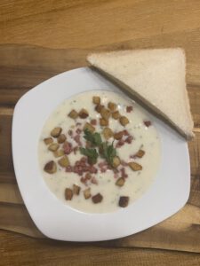 Read more about the article Spargelcremesuppe aus Schalen