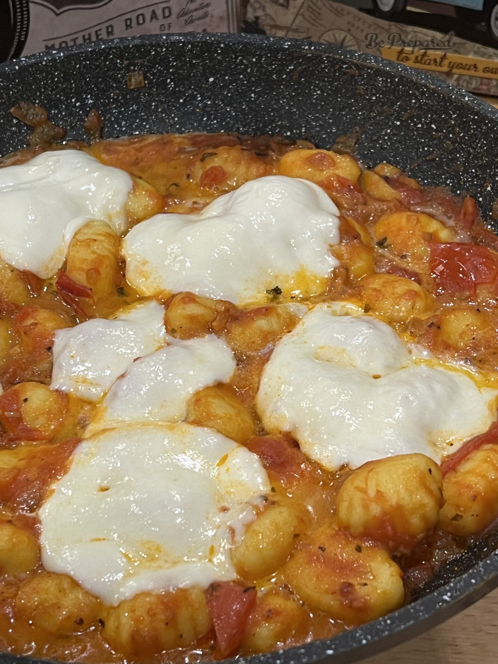 Read more about the article Tomate-Mozzarella-Gnocchipfanne